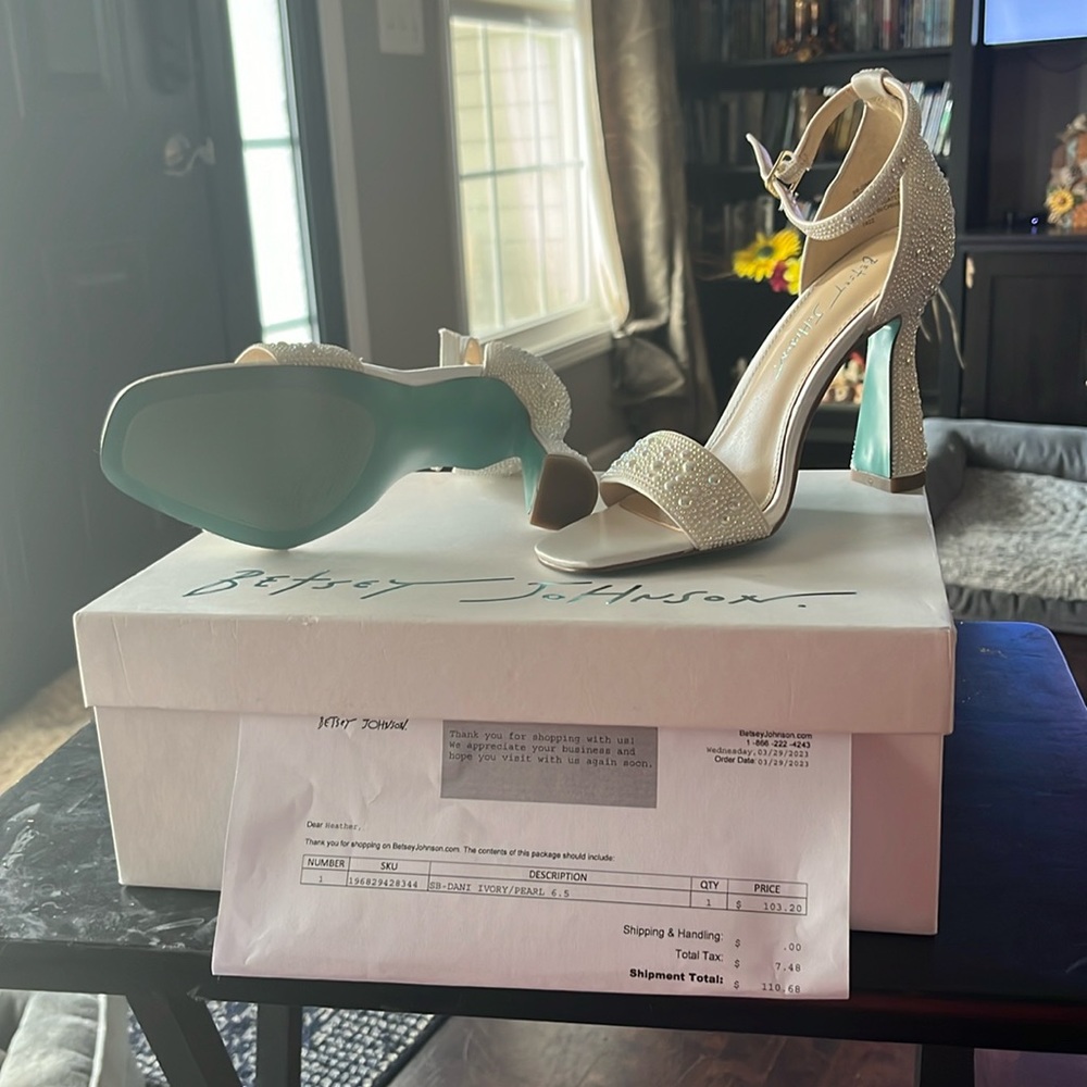 Betsey Johnson - Dani Ivory Wedding Heels/Size 6.5 / Brand New/Never Worn